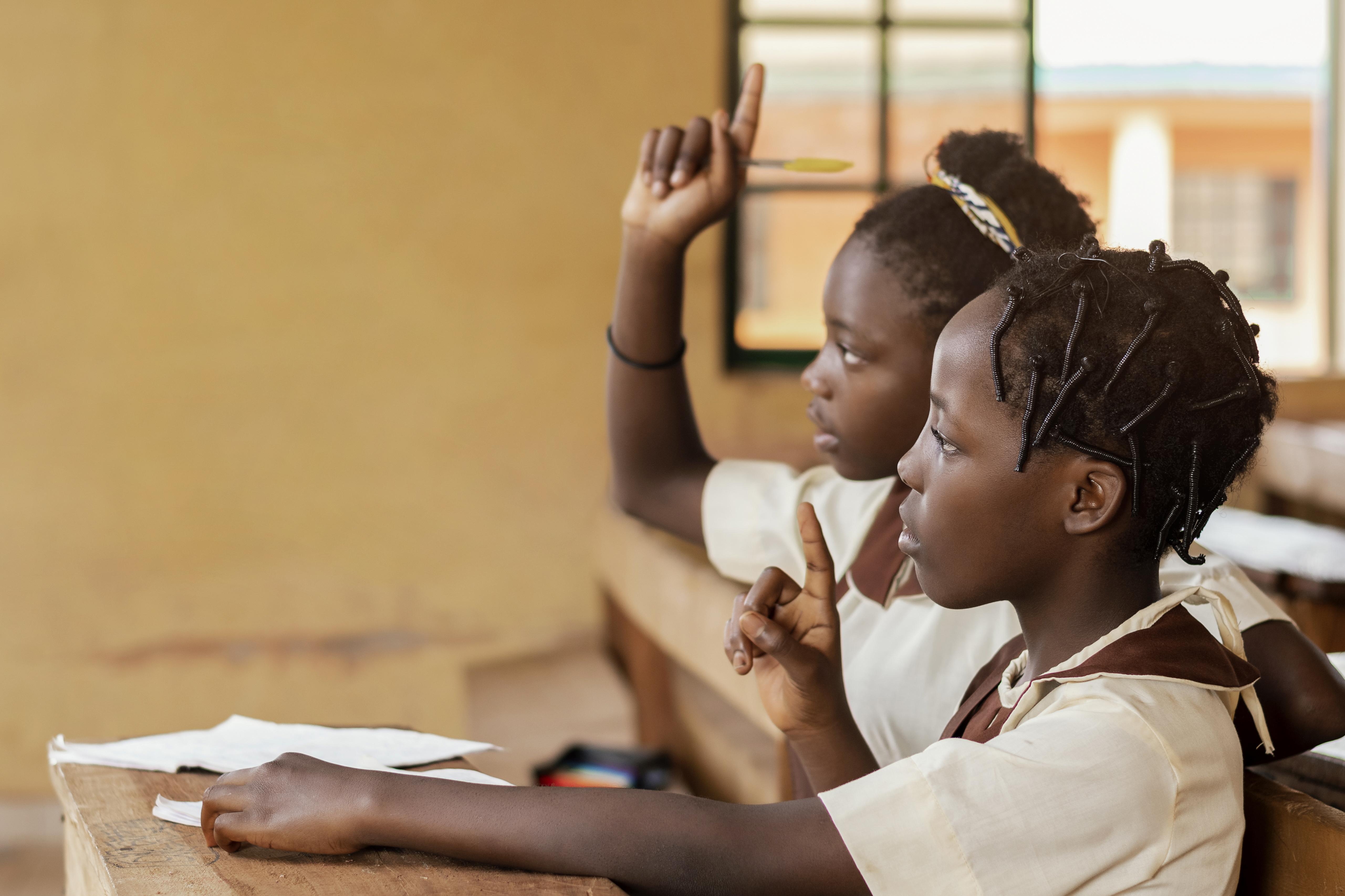 african-kids-paying-attention-class